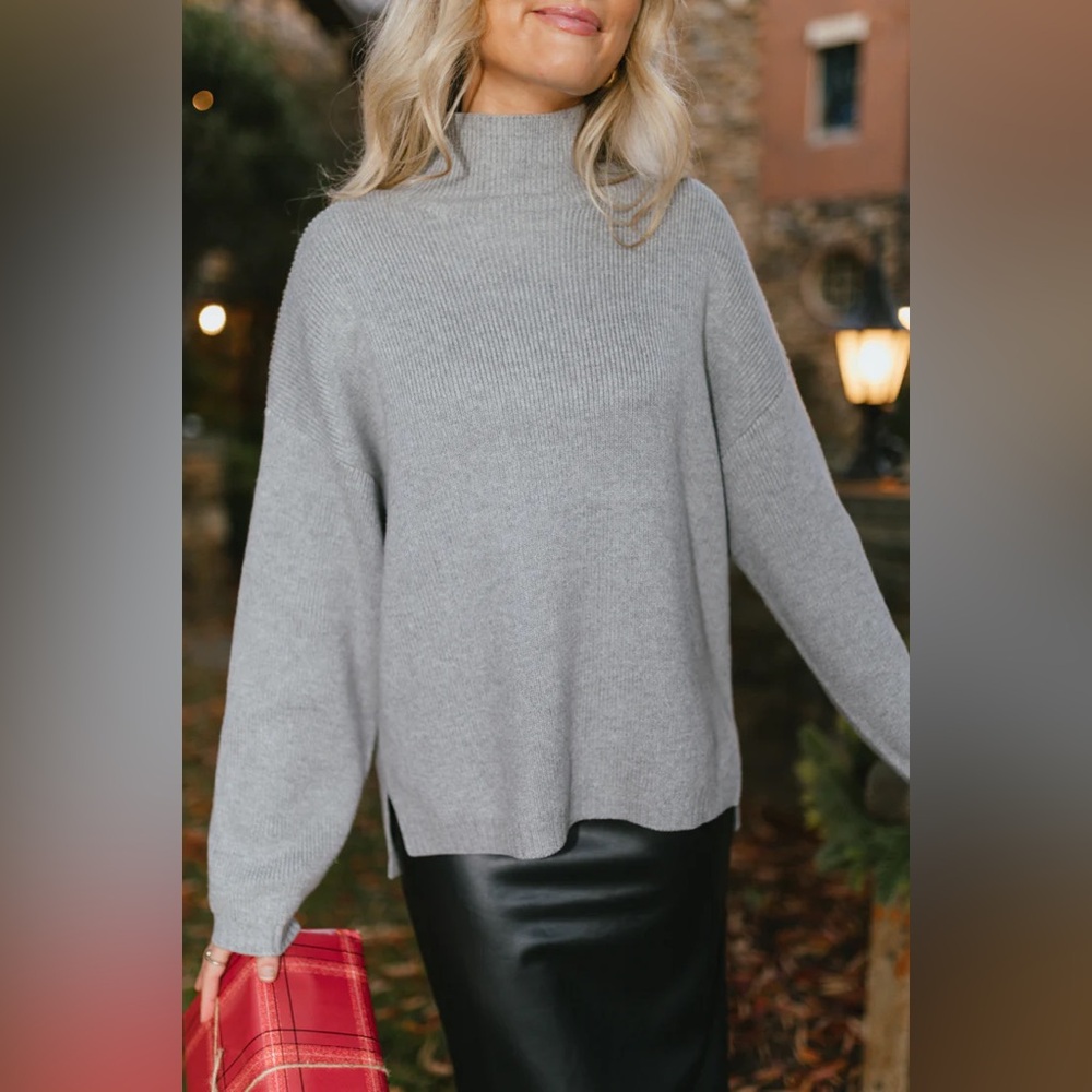 Vestique Light Gray Women's Turtleneck Sweater